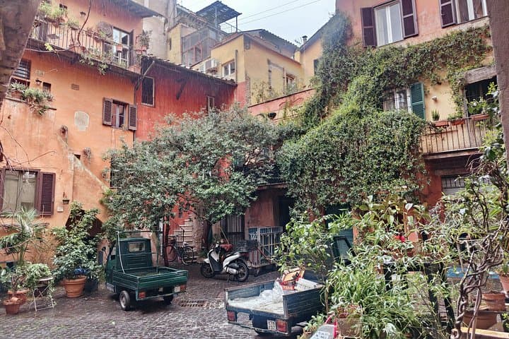 Not only food! Walk through the narrow street in Trastevere to hear the story of this old neighborhood where our customs are still kept alive, this tour is a perfect mix of food and history.