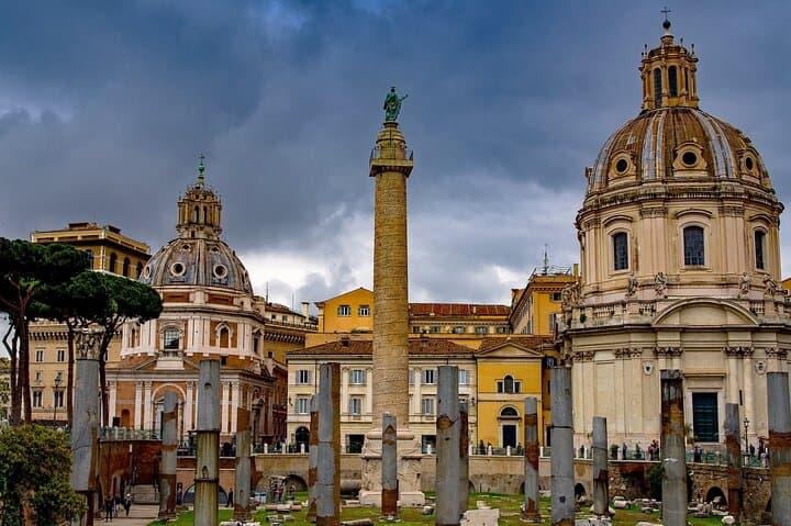 Rome: Discover the City's Hidden Treasures + Exclusive E-book