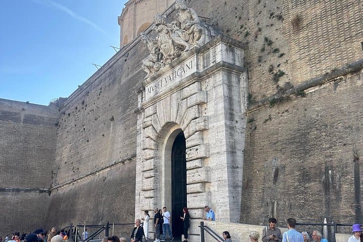 Vatican Guided Tour with Sistine Chapel, Museum's & The Basilica