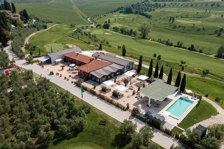 Half Day Golf Activity in Tuscany with Admission Ticket