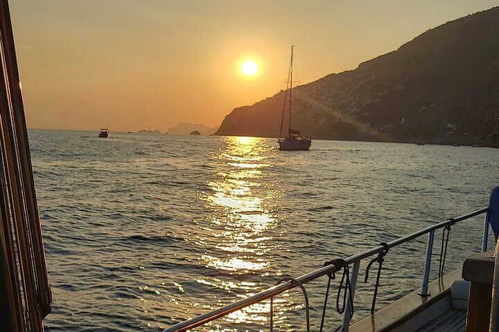 Sunset Group Boat Tour along the Amalfi Coast with Prosecco wine