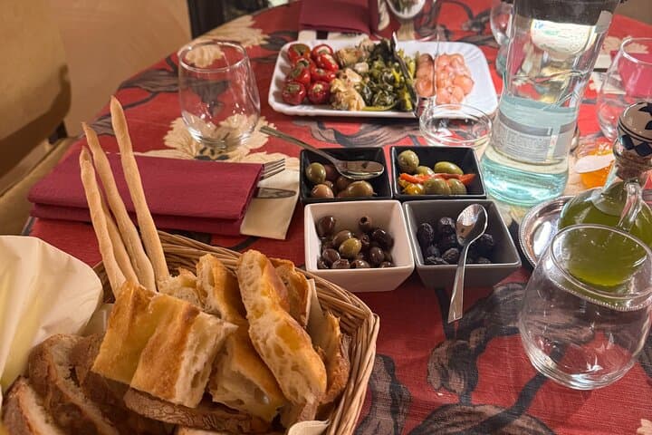 Rome Wine Tasting with Food Paring in Trastevere I VIP Experience