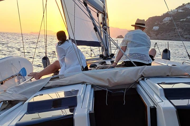 Small Group Sailing Tour in Amalfi Coast with Aperitif