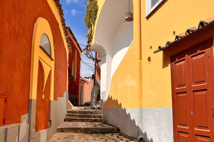 Positano Walking Tour with Wine Tasting