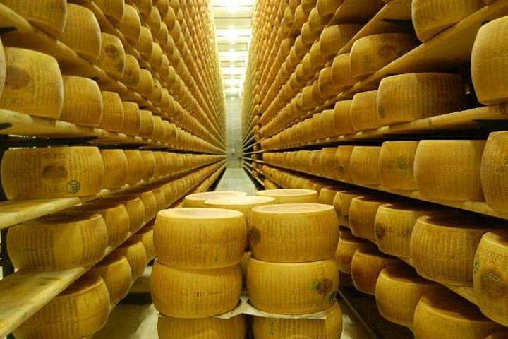 Parma: Parmigiano dairy, Parma Ham, & Wineyard Tour with Tastings