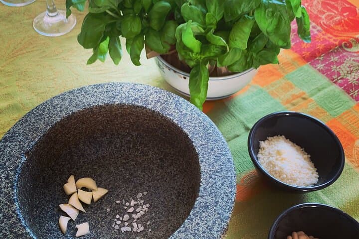 Cinque Terre Pesto experience in Riomaggiore