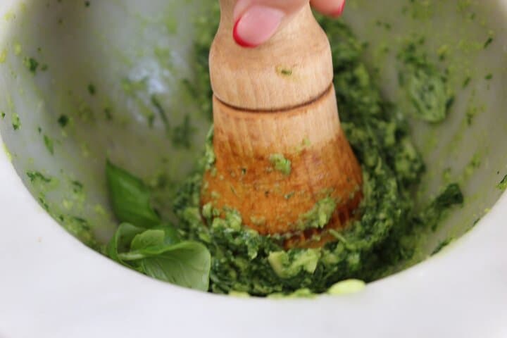 Cinque Terre Pesto experience in Riomaggiore