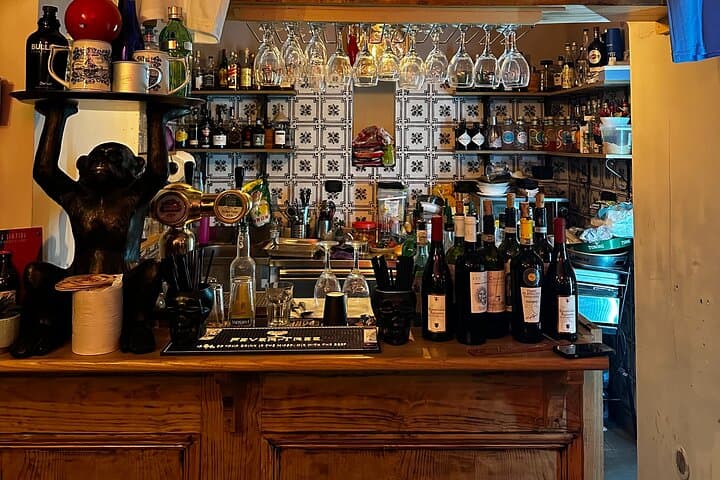 Guided Wine Tour in Old Town Napoli