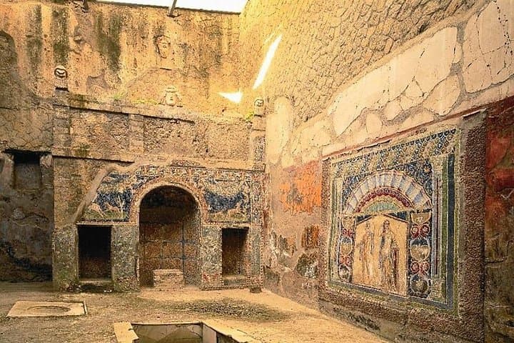 Herculaneum: 2h Group Guided Tour + tkt with a certified guide