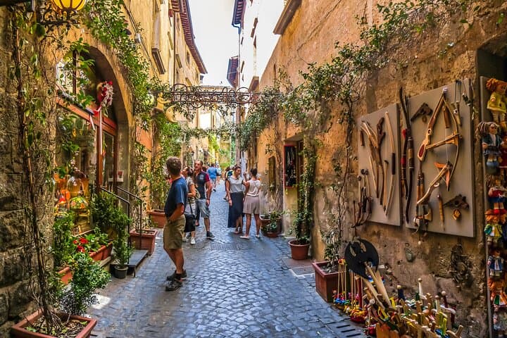 Bagnoregio & Orvieto Day Trip from Rome with Wine Tasting & Lunch