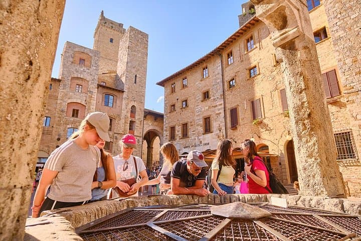 Half-day Tour to San Gimignano with Picnic Lunch & Chianti Wine
