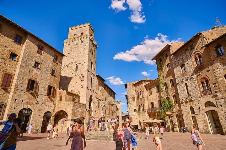 Half-day Tour to San Gimignano with Picnic Lunch & Chianti Wine