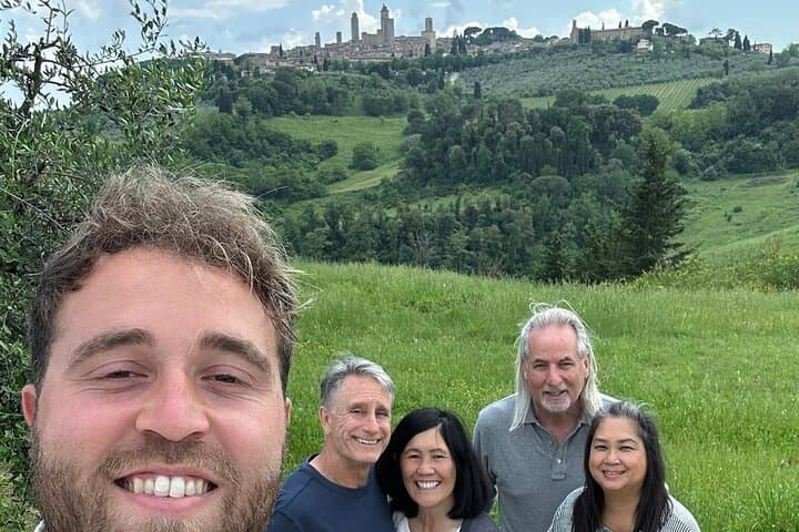 San Gimignano + Lunch&Wine private tour by van from Lucca or Pisa