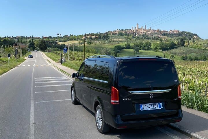 San Gimignano + Lunch&Wine private tour by van from Lucca or Pisa