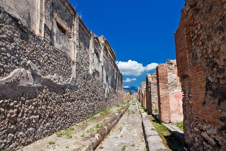 Private Guided Tour in Pompeii