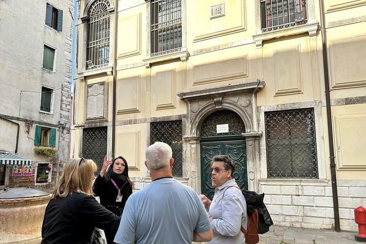 Tasty Street Food Tour of Venice City Center with Cicchetti & Local Specialties