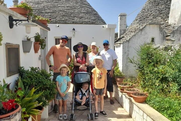 Gastronomic Tour of Alberobello on Foot with Guide and Snack