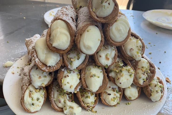 Cook, discover sights, taste food & wine with a chef in Syracuse