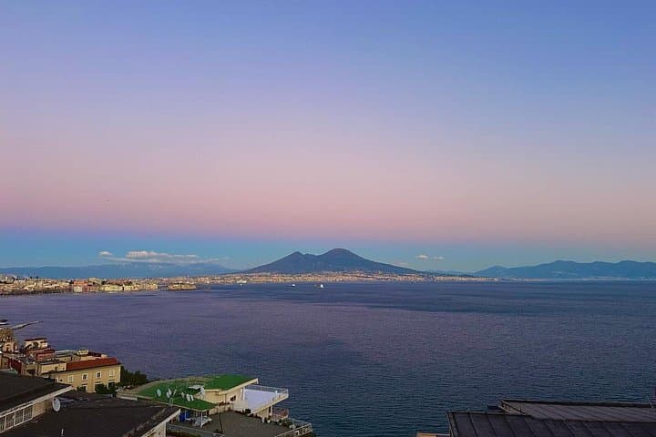 Napoli 3h Walking Shared Tour of Naples with local Tour Guide