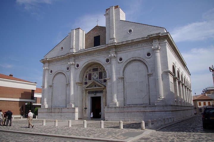 Rimini Self-Guided City Walking Tour & Scavenger Hunt