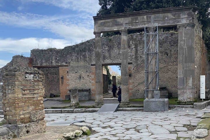 The Rise, Fall, and Rediscovery of Pompeii: A Self-Guided Tour