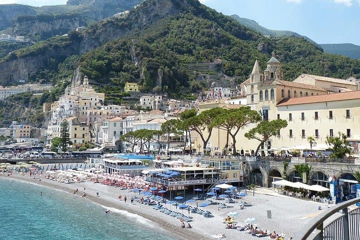 Private direct transfer from Matera to Amalfi with a local driver
