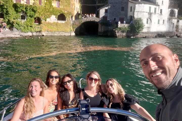 Lake Como : 2h Small-Group Boat Tour with Prosecco & Villas