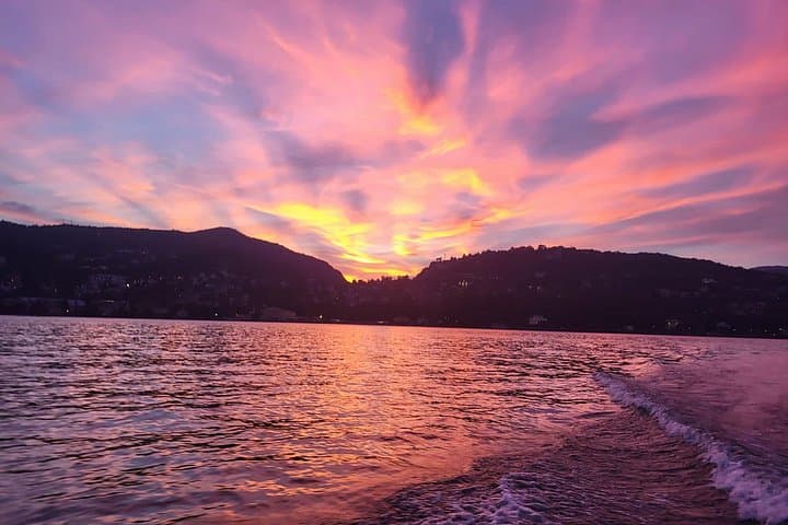 1 and a half hour private boat tour on Lake Como