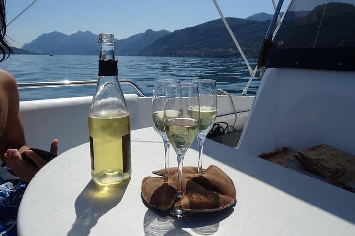 1 and a half hour private boat tour on Lake Como