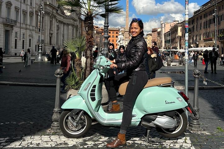 Vespa Tour in Rome Driven by Us with Optional Pick Up