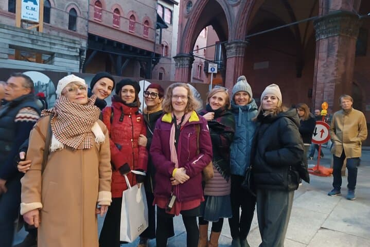 Bologna Walking Tour with Pasta Demo