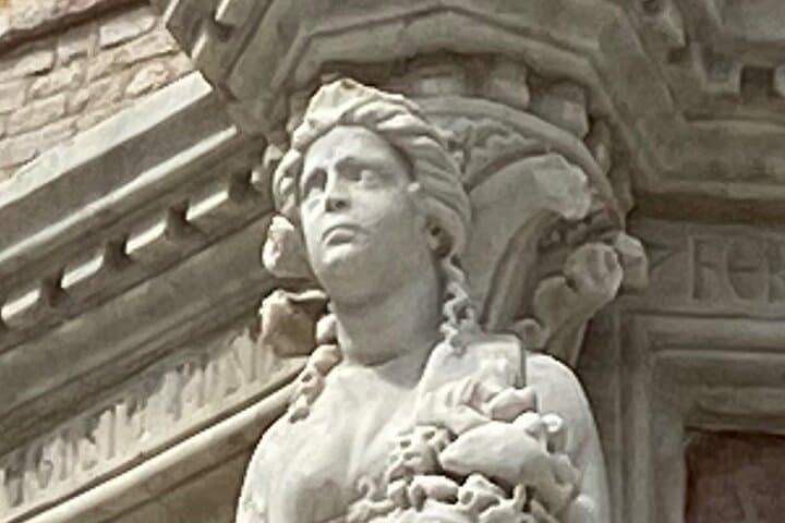 Perugia Walking Tour with Licensed Guide