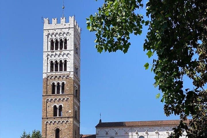 Lucca Tour and Pisa Tower + WineTasting by van from La SpeziaPort