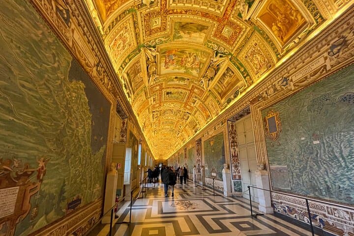 Exclusive First Access Vatican Tour with Skip the Line Basilica