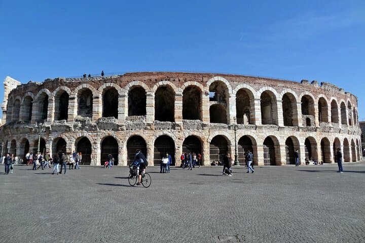 Verona: private walking tour of the city of love