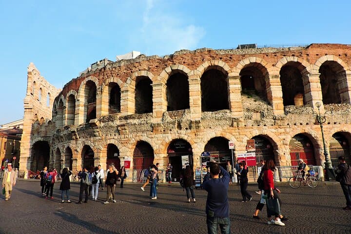Verona: private walking tour of the city of love