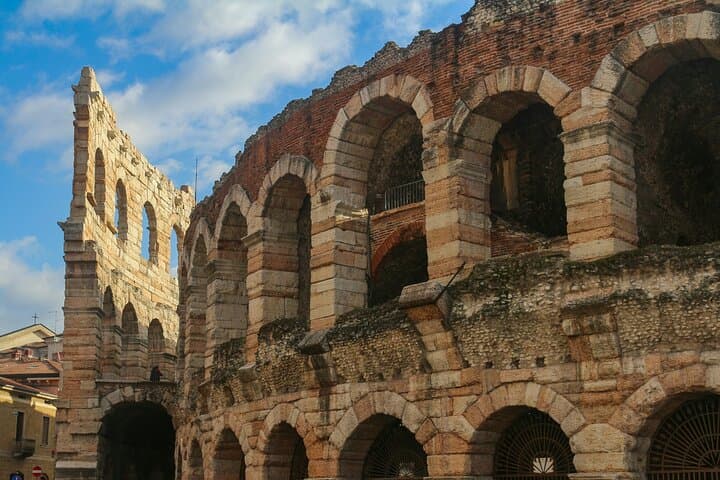 Verona: private walking tour of the city of love