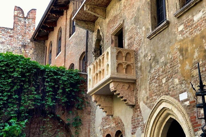 Verona: private walking tour of the city of love
