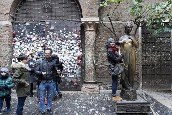 Exploration of Verona + Arena: Walking Tour + Ebook