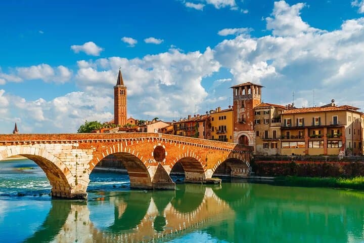 Exploration of Verona + Arena: Walking Tour + Ebook