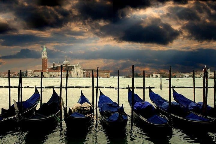 Lake Como to Venice Private Door-to-Door Transfer with Driver