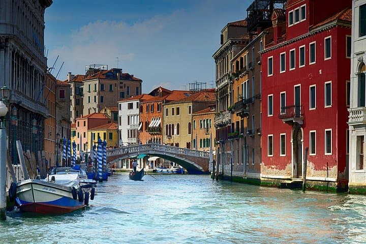 Lake Como to Venice Private Door-to-Door Transfer with Driver
