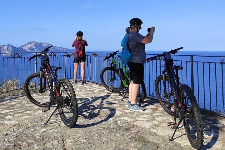 Sorrento: Gastronomic Tour by E-Bike and Visit to Acetaia