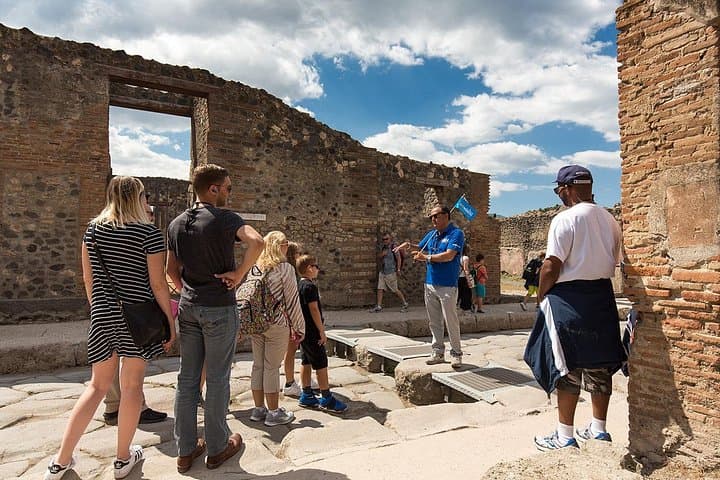 Skip the Line: Pompeii Express Tour with Secret Excavation Areas