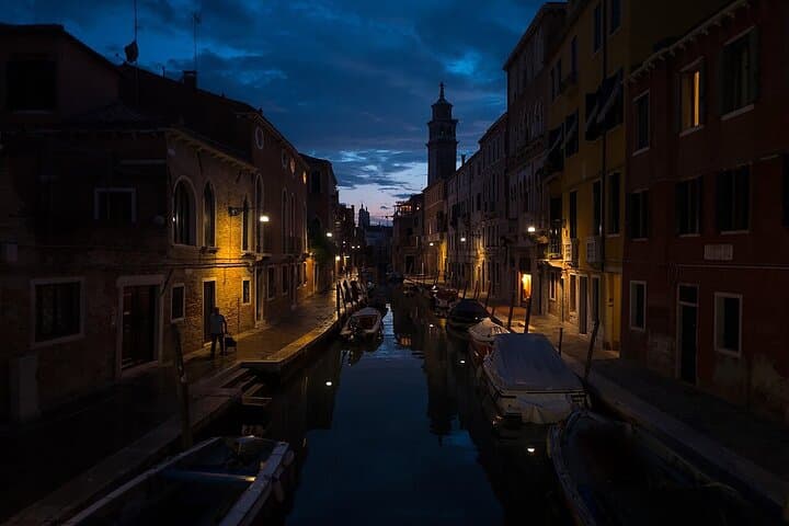 Guided Walking Tour to The Haunted Paths of Venice + Ebook