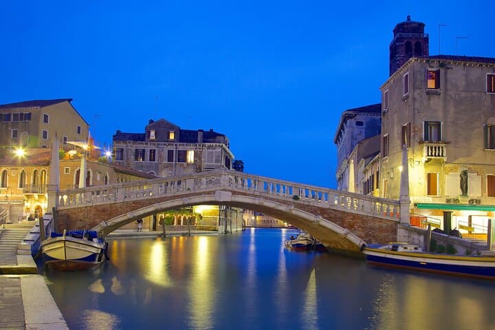 Guided Walking Tour to The Haunted Paths of Venice + Ebook
