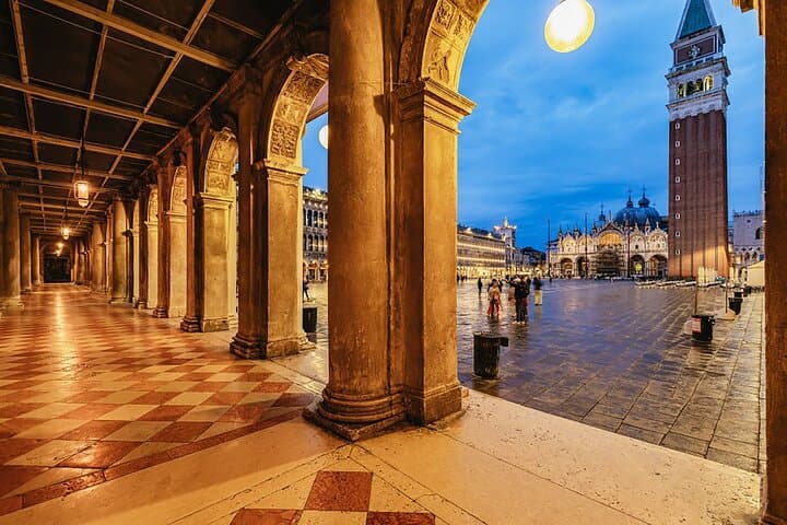 Guided Walking Tour to The Haunted Paths of Venice + Ebook