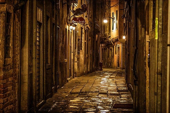 Discover Venice Ghostly Lore on Foot + Ebook