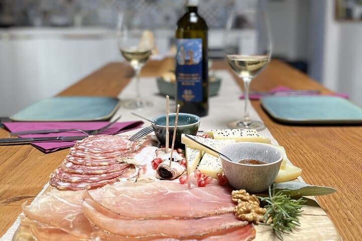 San Gimignano: Vineyard and Cellar Tour with Wine Tasting