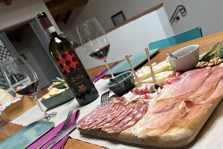 San Gimignano: Vineyard and Cellar Tour with Wine Tasting